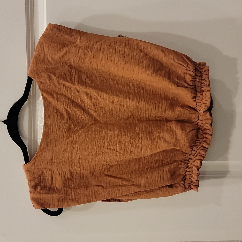 # 32. Women's Top.